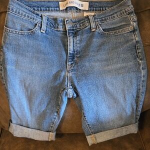 GAP Long and Lean Medium Blue Denim Bermuda Cuffed Shorts Size 6 Ankle